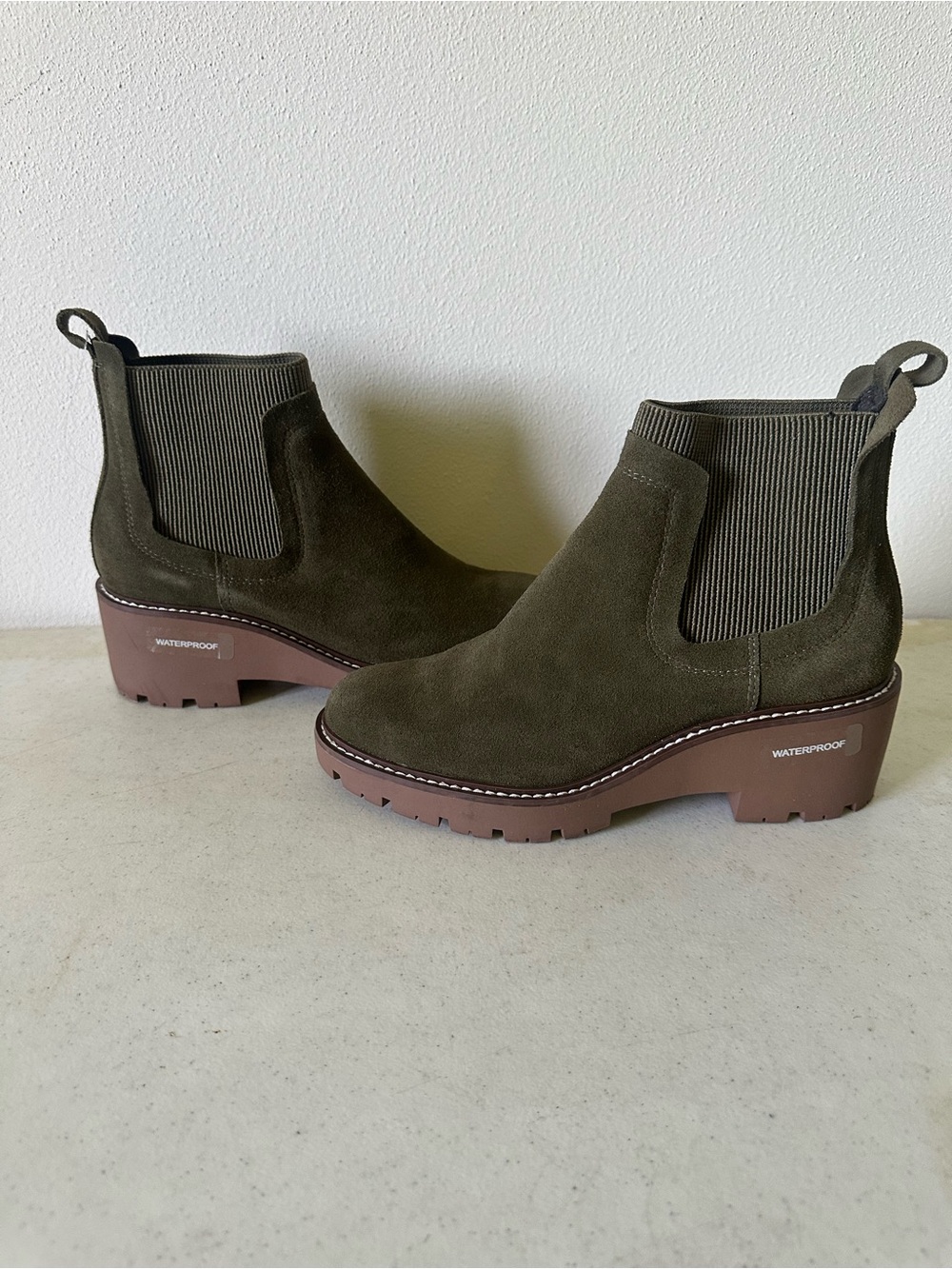 Aqua College Demi Waterproof Chelsea Boots Olive Suede Women’s 7 NWOB